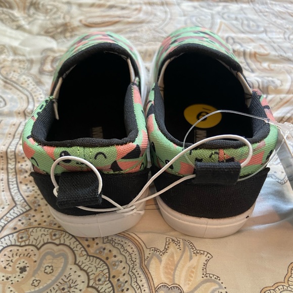 🚨4/$20 Sale!🚨 Star Wars The Mandalorian toddler slip on shoes size 9–New! - Picture 4 of 4